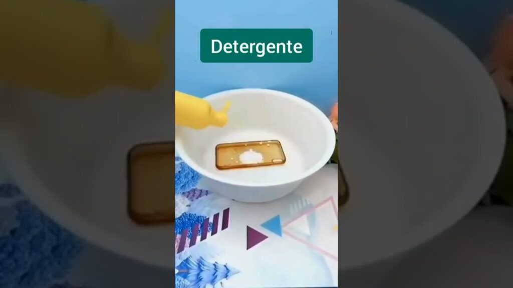 Como limpar capinha transparente de celular confira cinco dicas 1