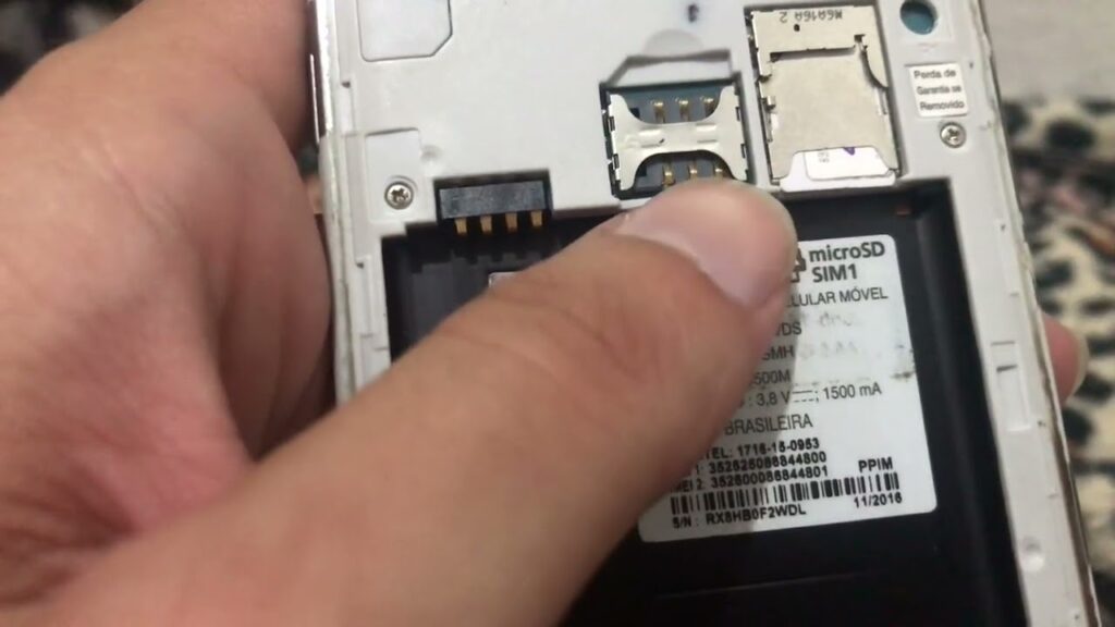 Como colocar um chip no galaxy j5 metal 1