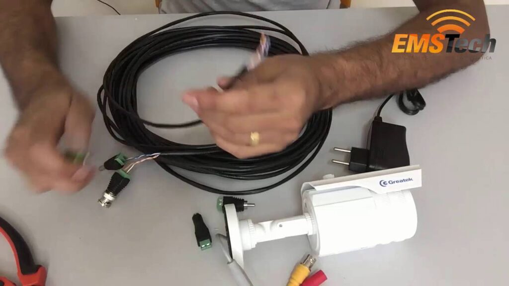 Como conectar camera digital na tv com cabo de audio e video 1