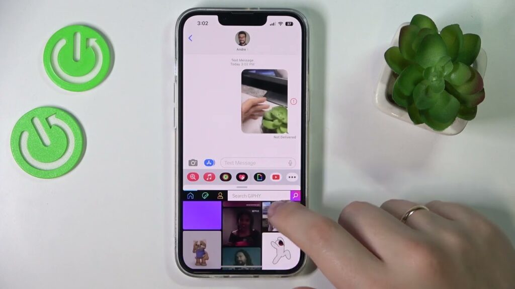 Como pesquisar e enviar gifs no facebook messenger para iphone 1