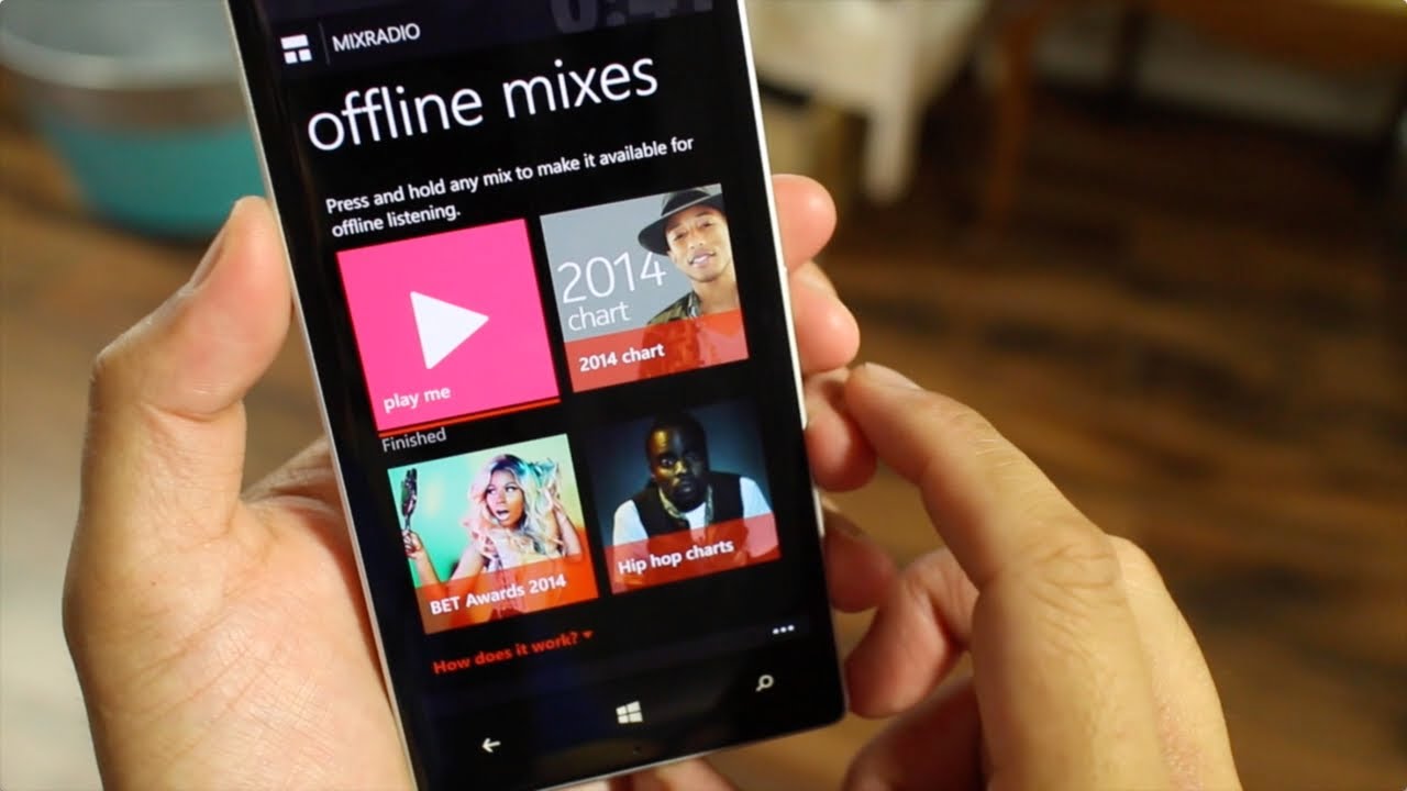 Como ouvir e baixar um canal de musicas offline no nokia mixradio 1