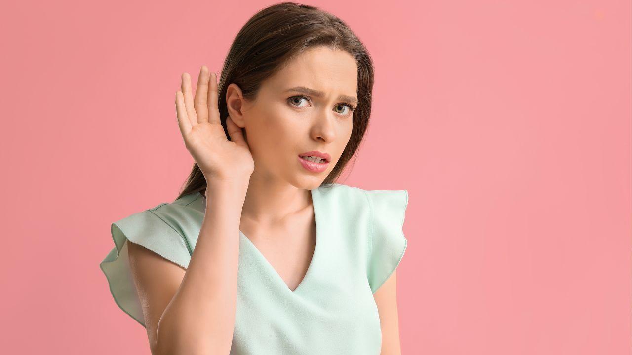 por qué los diálogos se escuchan peor